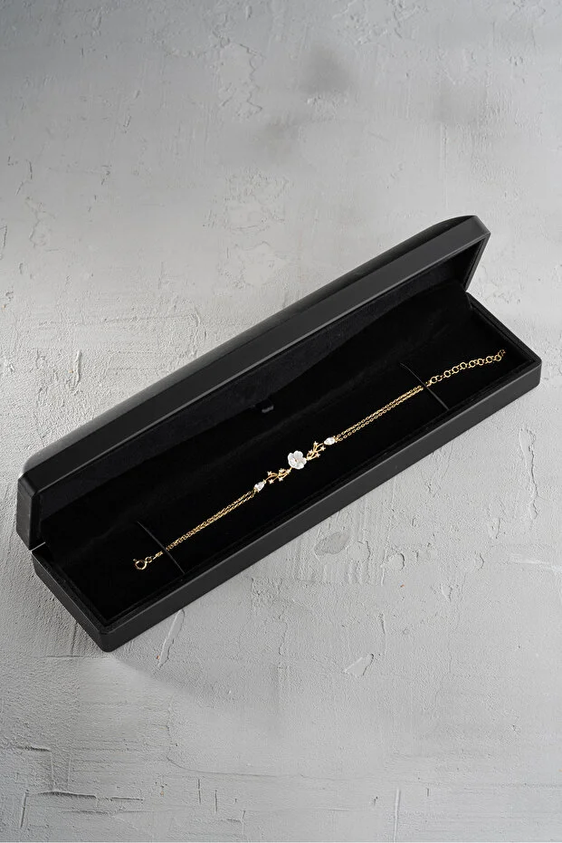 925 Ayar Gümüş Işıklı Kutuda Gold Kaplama Bahar Işıltılı Manolya Çiçeği Bileklik